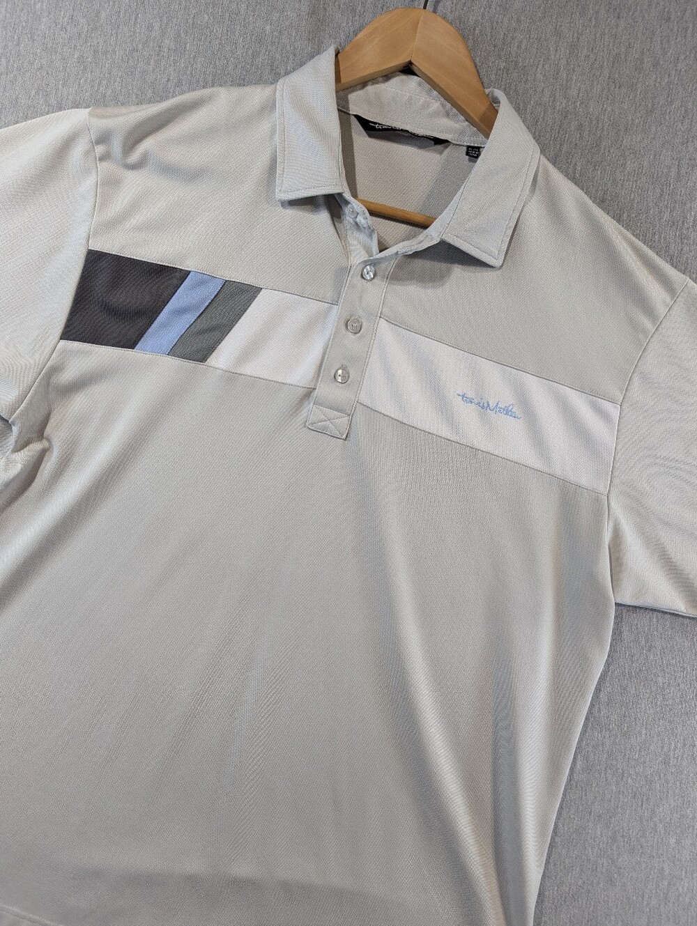 Travis Mathew Golf Polo Shirt Men's XL Cream White Company Name Sleeve